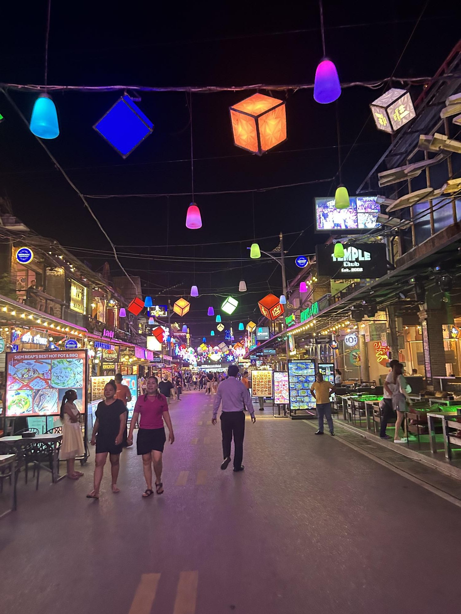 Students explore Pub Street Night Market in Cambodia. Students were able to explore on their own, but were warned to stay aware of their safety.